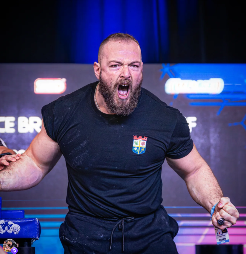 Allan Barberis, champion fran&ccedil;ais bras droit et cr&eacute;ateur de la cha&icirc;ne YouTube France Armwrestling
